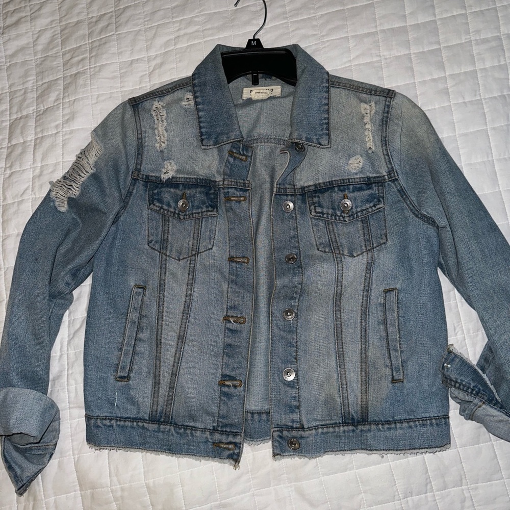 ⭐️Jean jacket -size Small⭐️ - Picture 2 of 2